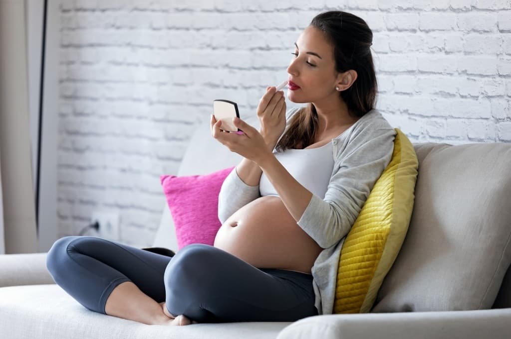 17 Best Pregnancy-Safe Lipsticks: Reviews & Buying Guide